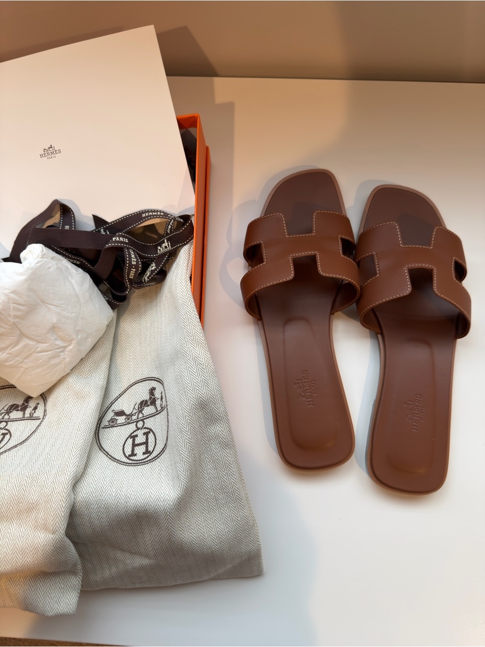 Hermès Oran Flats in tan, size 39.5 (fits US 9) - Picture 2 of 5